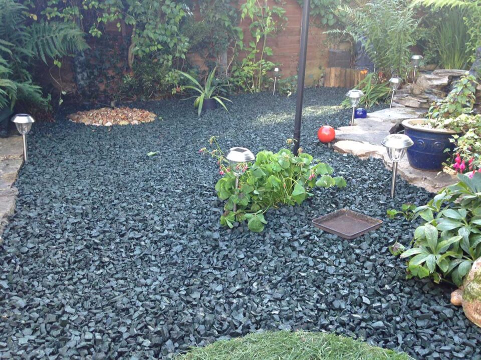 garden with lights Eco Chip rubber chippings